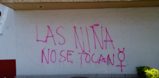 Con pintas, culmina marcha de mujeres en Oaxaca