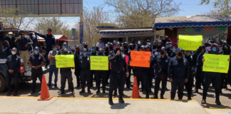 Protestan policías estatales en Congreso local; exigen mejoras laborales