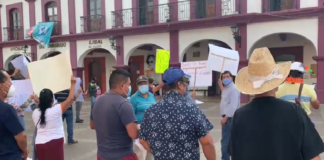 Pobladores toman palacio municipal de Santa Lucía del Camino, rechazan instalación de Panteón