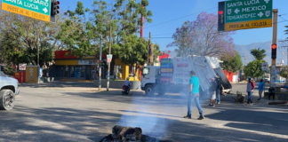 Por segundo día, pobladores de Santa Lucía bloquean vialidades para exigir vacunas