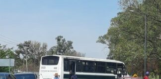 Normalistas bloquean crucero del Aeropuerto