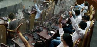 Pide Congreso respetar gratuidad de la CURP e investigar cobros indebidos