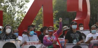 Reclaman padres de los 43 la falta de resultados en investigaciones