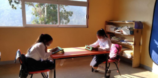 Estudiantes de primaria de Santiago Quiavijolo regresan a clases; es la primera en Oaxaca