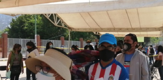 Maestros impiden visita de Murat en centro de vacunación en el ITO