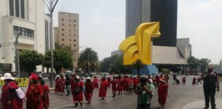 En CdMx, comunidad Triqui de Oaxaca marcha en Reforma hacia embajada de EU