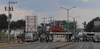 Normalistas mantienen protestas en la capital
