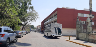 Normalistas no cesan bloqueos, cierran Av. Juárez
