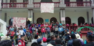 Pobladores de Ayautla toman palacio municipal; piden obras