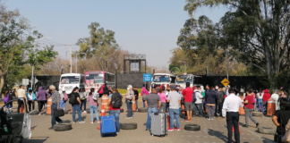 Por bloqueo de normalistas, suspenden vuelos en Aeropuerto de Oaxaca