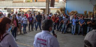 Respaldan trabajadores del área de jardines y barrido a Francisco Martínez Neri