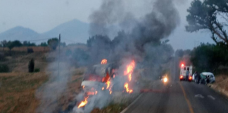 Un muerto, deja fuerte accidente entre Urvan y automóvil particular en Ayoquezco