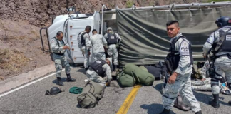 Vuelca camión de la Guardia Nacional en Totolapan