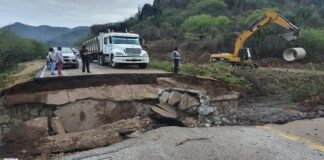 SCT trabaja para rehabilitar carreteras dañadas por las lluvias en Oaxaca