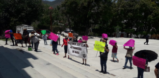 Cierran carreta Huajuapan-Tehuacán para exigir justicia por feminicidio