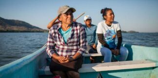 Las pescadoras de Oaxaca, unidas contra un ecocidio