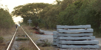 Campesinos indígenas suspenden obras del Tren Transístmico en Oaxaca