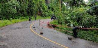 Por lluvias, reportan derrumbes en la Sierra Sur