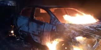 Calcinan a dos personas dentro de su auto en Cuitzeo, Michoacán