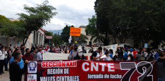 Con marcha, Sección 22 pide mesa nacional con AMLO