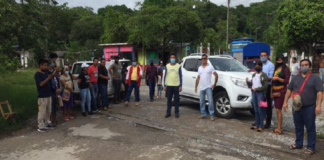 Pobladores de Guichicovi exigen restablecimiento de Telcel