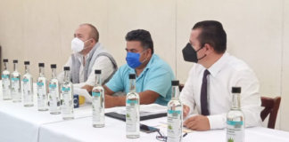 Mezcaleros de Oaxaca denuncian amenazas contra presidente interino
