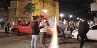 Con cohetones, recuerdan desalojo fallido de 2006