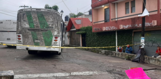 Por segundo día, vecinos bloquean la colonia Volcanes