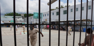 Vacunan a reos de la tercera edad en Oaxaca; confirman 6 decesos por la pandemia