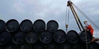 Petróleo toca nuevo máximo en 2 años, casi 75 dólares, por alza de demanda