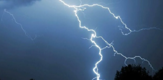 Padre e hijo son alcanzados por rayo en la Ciénega