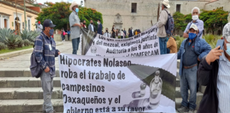 Marchan mezcaleros para pedir reconocimiento de su presidente