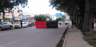 STAUO arrecia protestas y bloquea AV. Universidad