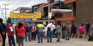 Con bloqueo, colonos piden reparación de calle
