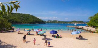 Por tercera ola de Covid-19 cierran playas de Oaxaca; Huatulco operan al 60%