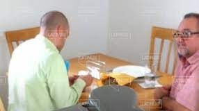 Captan a otro hermano de AMLO recibiendo dinero de David León