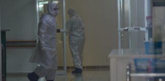 Postergan operación de mujer que lucha contra hongo negro en Oaxaca