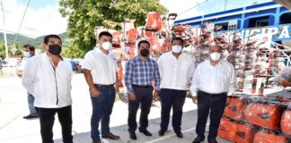 Beneficia IEEPO con mobiliario a escuela de la Costa