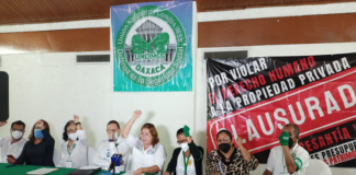 Pensionados del IMSS exigen pago de ahorros