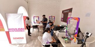 Ofrece Unidad Móvil de la Semovi trámites de emplacamiento