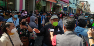 Ambulantes exigen acceso al zócalo de la capital