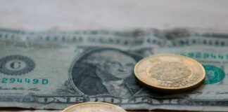 Peso abre al alza tras dato de empleo en EU; dólar, en 19.83 unidades