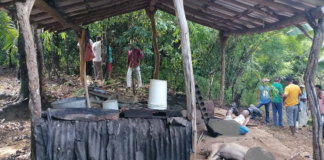 Rayo mata a dos personas en la Costa