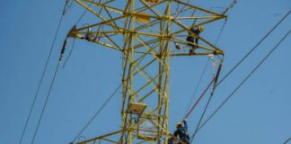 AMLO busca con reforma eléctrica el 54% del mercado para la CFE