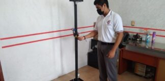 Joven de Oaxaca crea robot para hacer filas en negocios