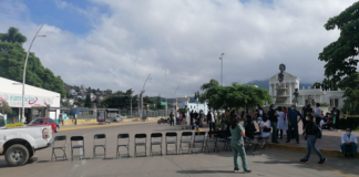 Por segundo día consecutivo, personal de salud protesta por falta de insumos