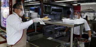 Aumenta empleo formal en México; sector servicios encabeza recuperación, estima Inegi