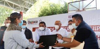 Continúa el IEEPO con entrega de mobiliario a escuelas de nivel básico