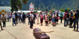 Con ataúd, exigen justicia para mujer asesinada en la Cañada