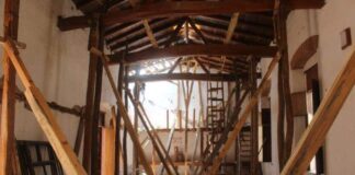 Exigen al INAH frenar reconstrucción en Casa de Cultura de Juchitán